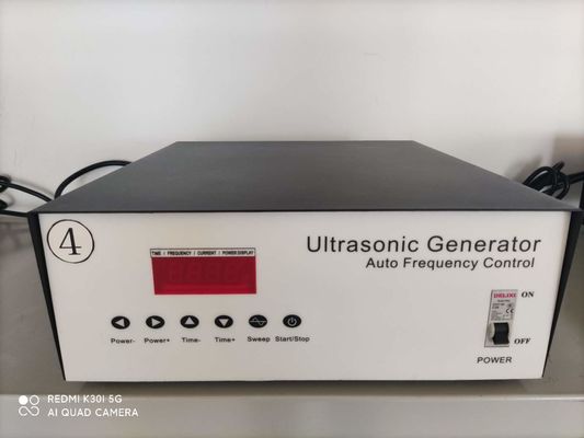 Una frecuencia más baja 20k - generador de la limpieza ultrasónica 40k