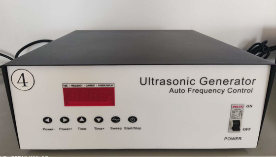Un generador más alto 40k - 200k de la limpieza ultrasónica de la frecuencia