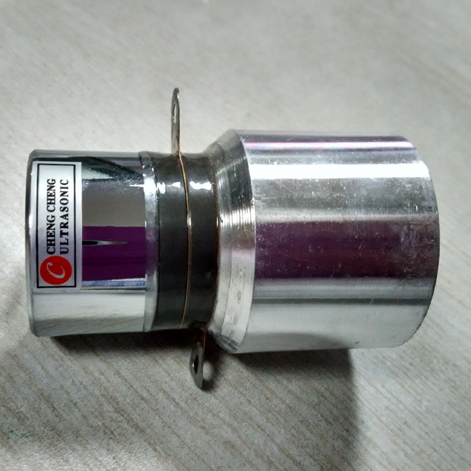Material piezoeléctrico ultrasónico del acero inoxidable del transductor 50w 28k de la sola frecuencia