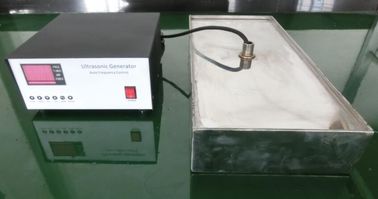Transductor ultrasónico de la vibración de la cavitación de la frecuencia de 300 vatios para limpiar