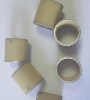 Polarización longitudinal o lateral del tubo de cerámica piezoeléctrico P4